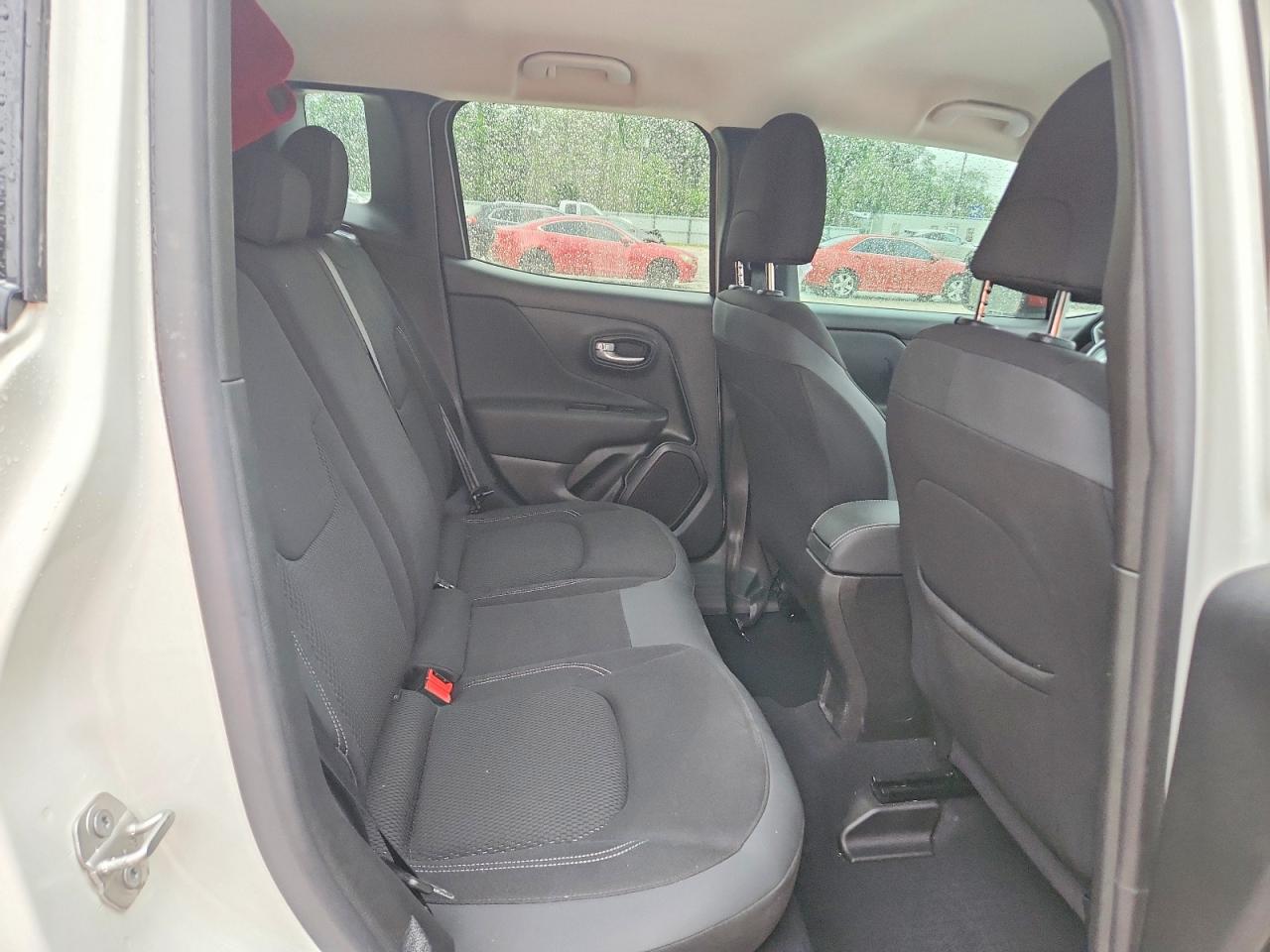 2023 JEEP RENEGADE LATITUDE photo 11