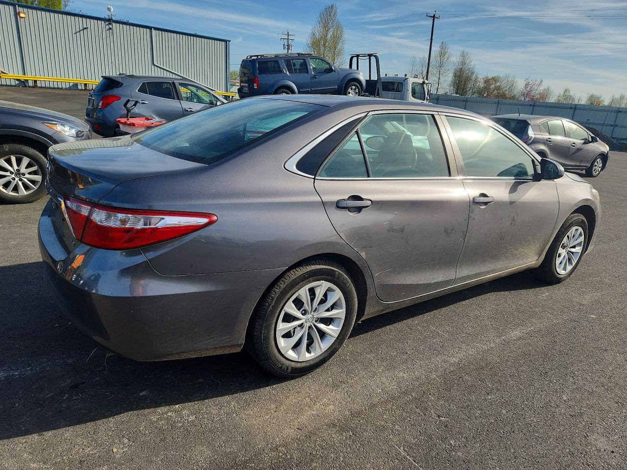 2017 TOYOTA CAMRY LE photo 5
