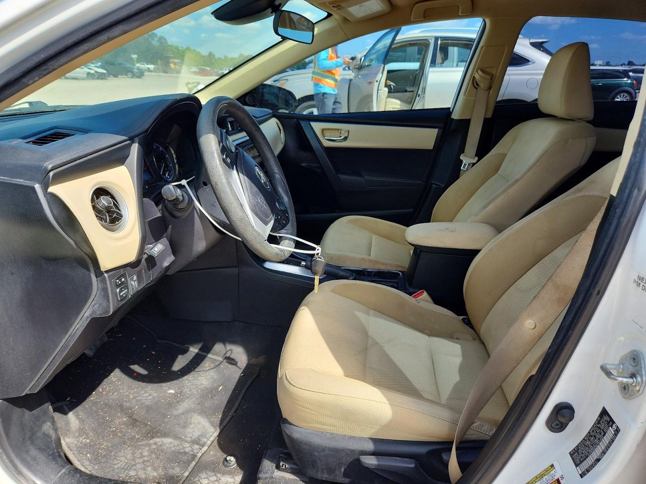 2019 TOYOTA COROLLA LE photo 13