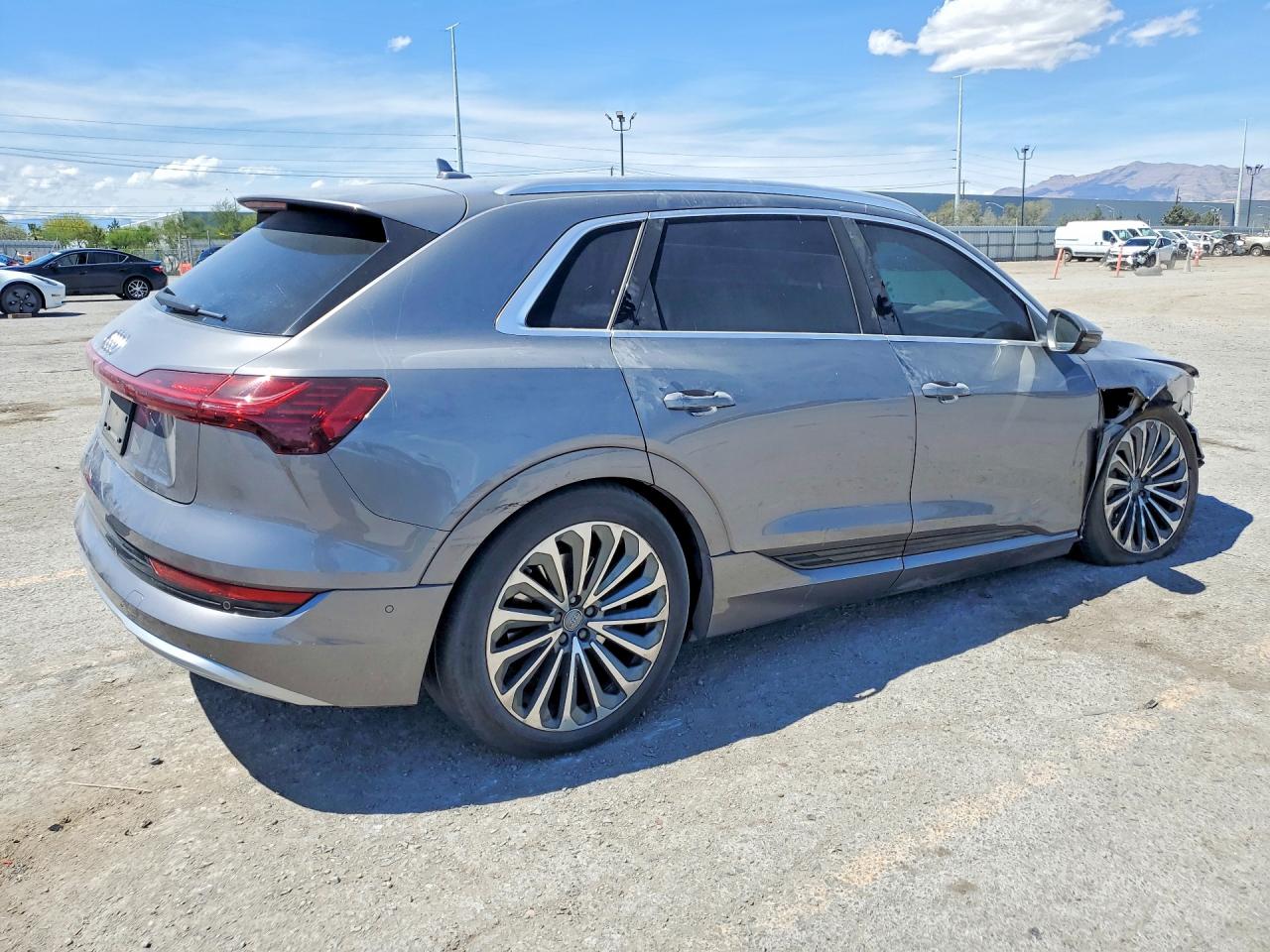 2019 AUDI E-TRON PRESTIGE photo 3
