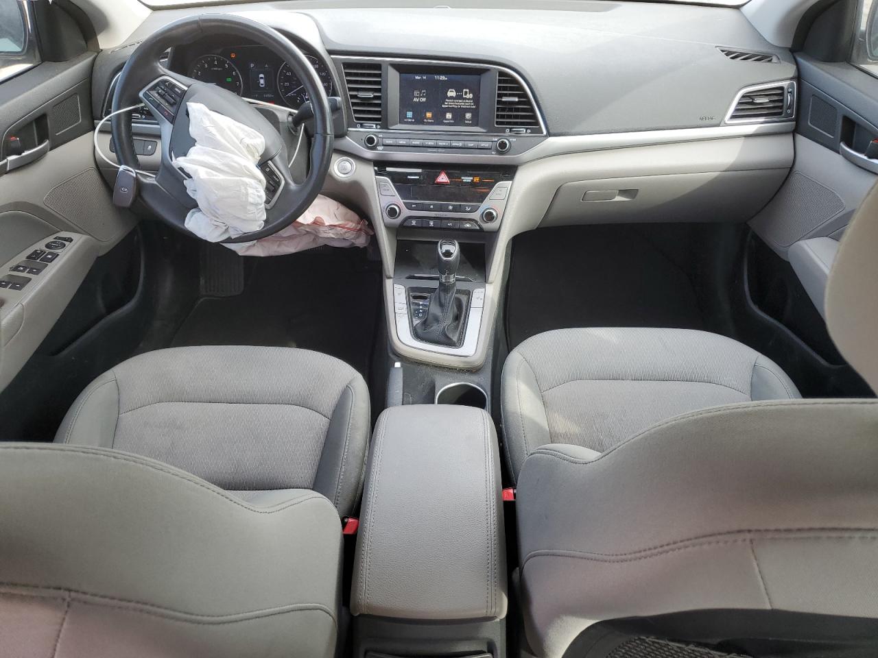 2017 HYUNDAI ELANTRA SE photo 8