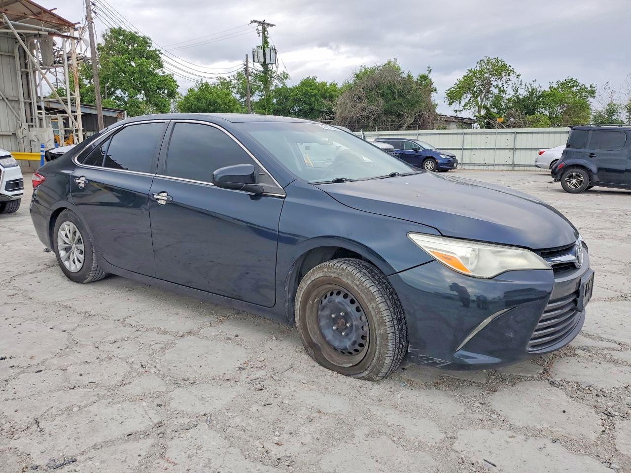 2016 TOYOTA CAMRY LE photo 4