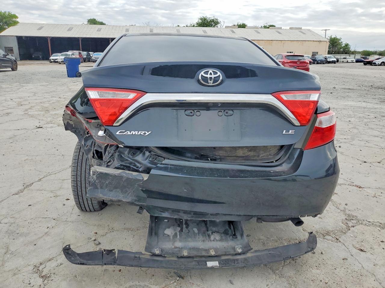 2016 TOYOTA CAMRY LE photo 6