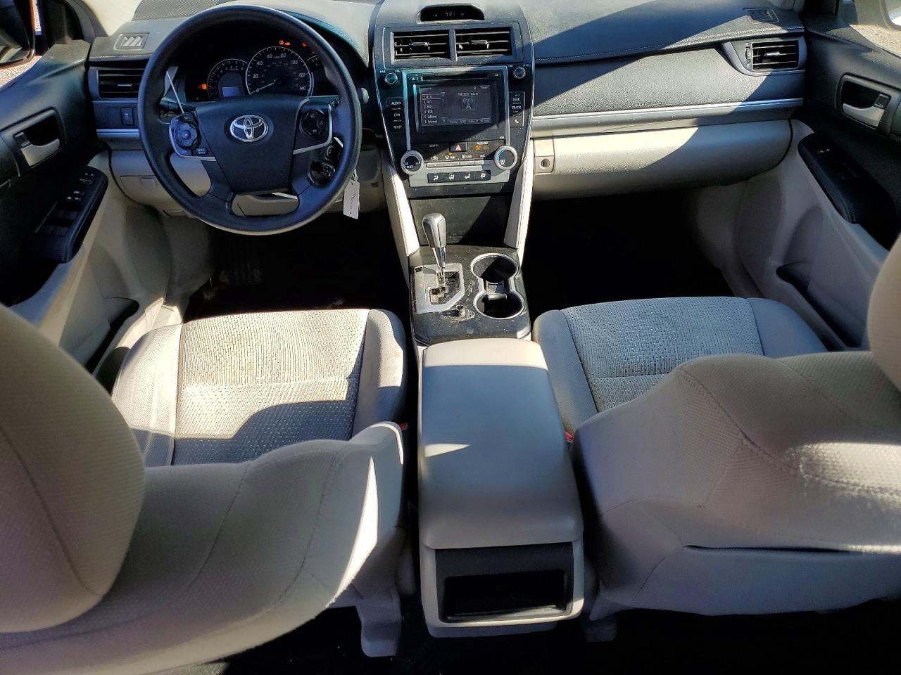 2014 TOYOTA CAMRY LE photo 8