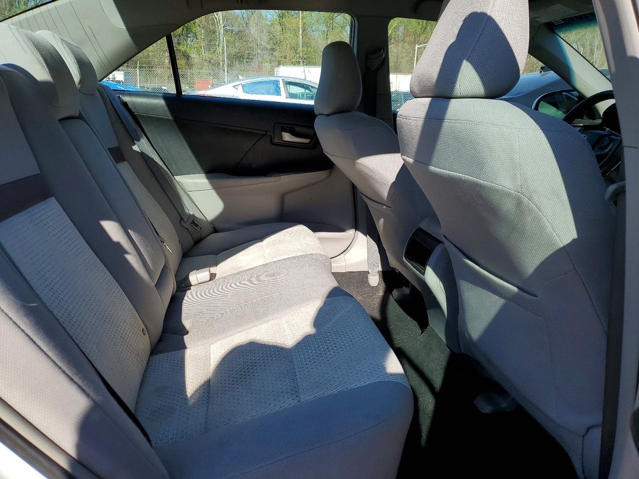 2014 TOYOTA CAMRY LE photo 10