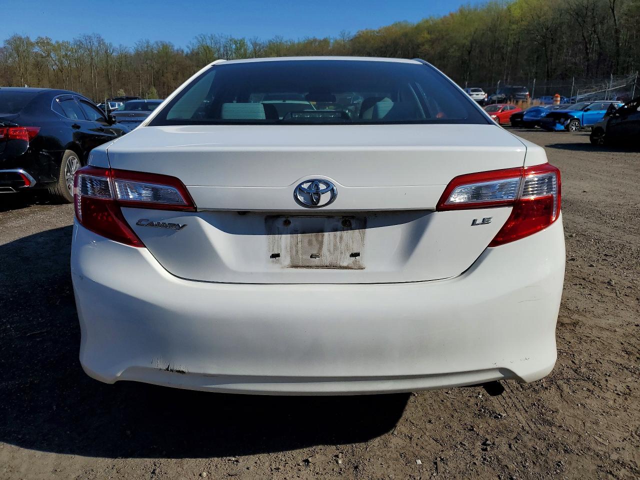 2014 TOYOTA CAMRY LE photo 6