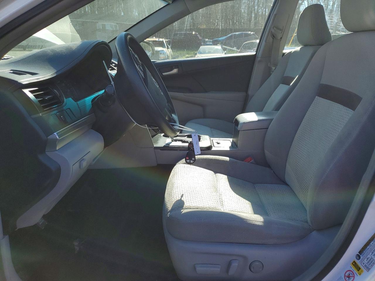 2014 TOYOTA CAMRY LE photo 7