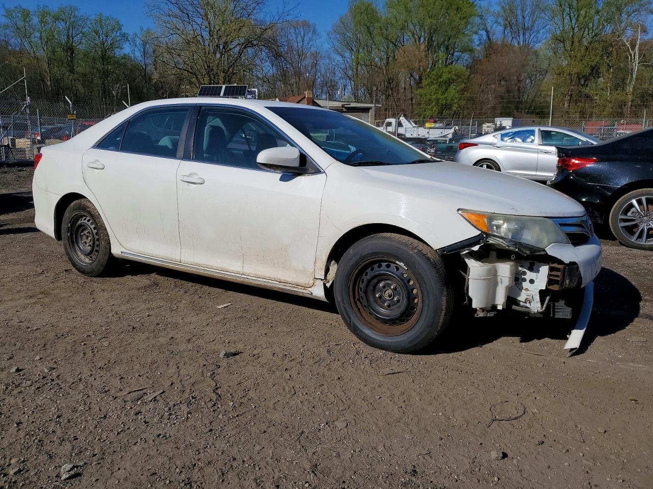 2014 TOYOTA CAMRY LE photo 4