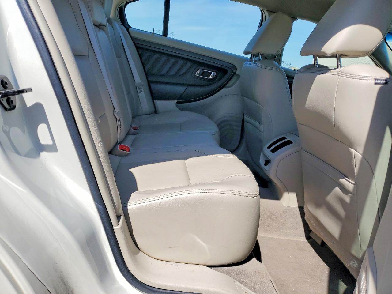 2010 FORD TAURUS SEL photo 28