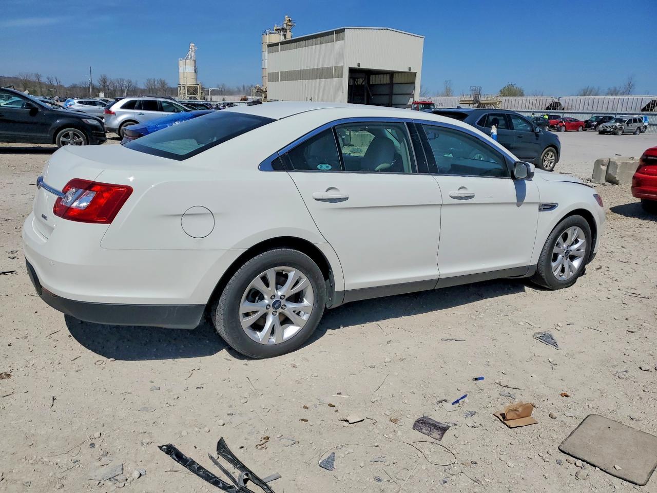 2010 FORD TAURUS SEL photo 7