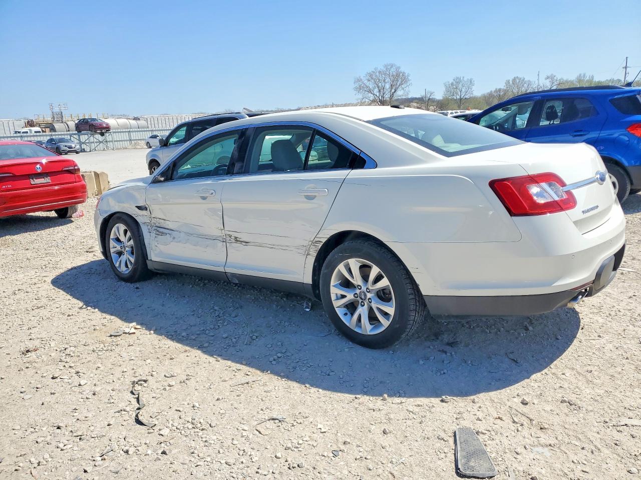 2010 FORD TAURUS SEL photo 4