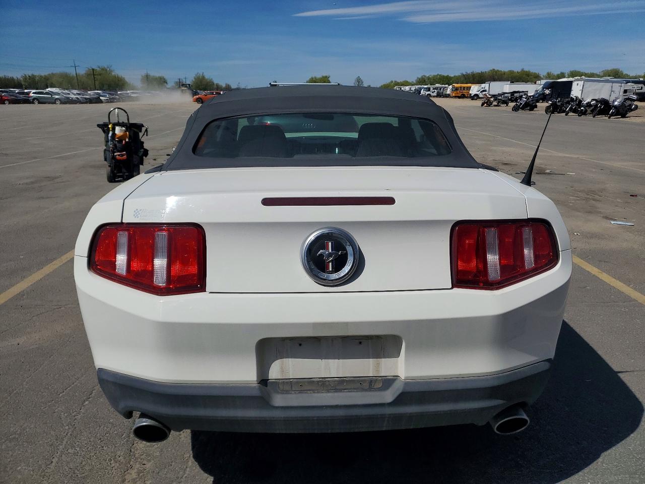 2012 FORD MUSTANG photo 6