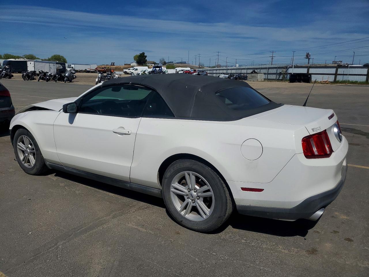 2012 FORD MUSTANG photo 2