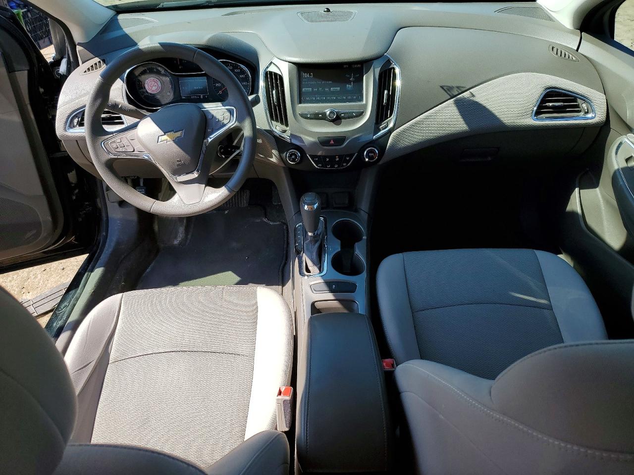 2017 CHEVROLET CRUZE LT photo 22