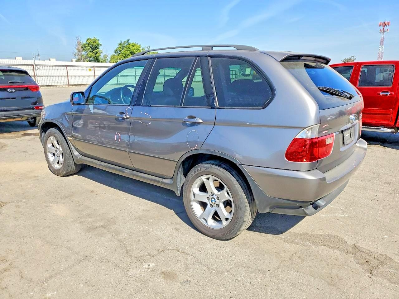 2005 BMW X5 3.0I photo 3