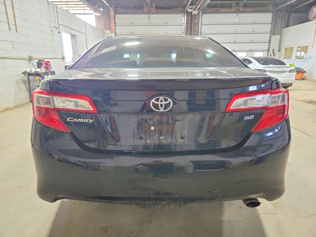 2012 TOYOTA CAMRY SE photo 16