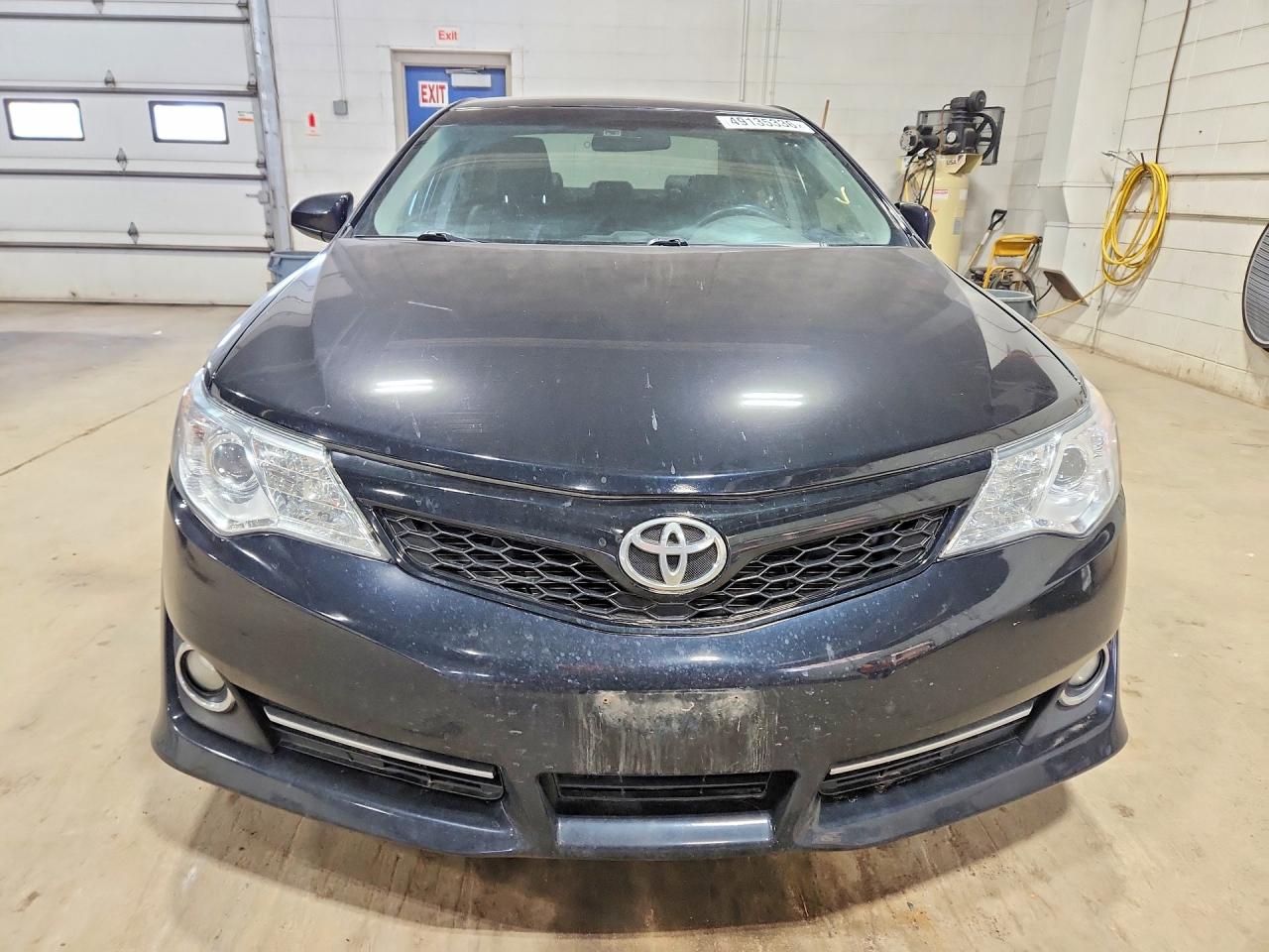 2012 TOYOTA CAMRY SE photo 13
