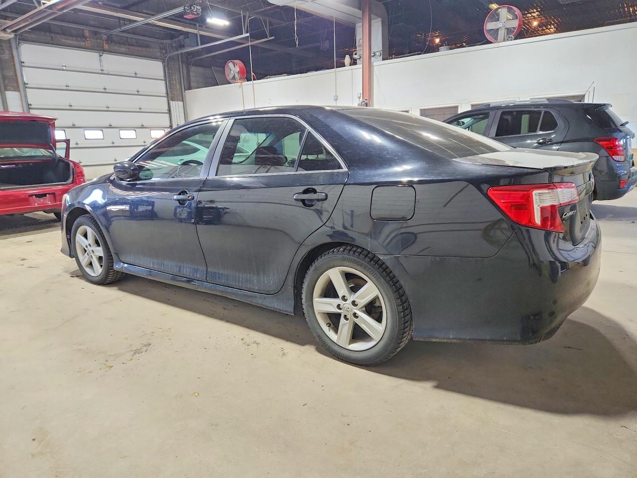 2012 TOYOTA CAMRY SE photo 4