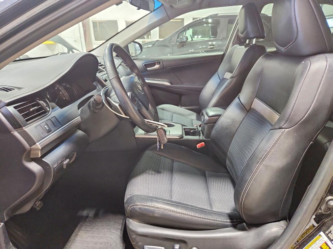 2012 TOYOTA CAMRY SE photo 19