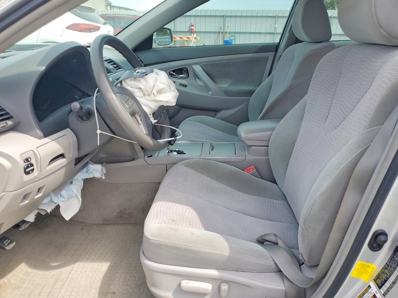 2011 TOYOTA CAMRY LE photo 19