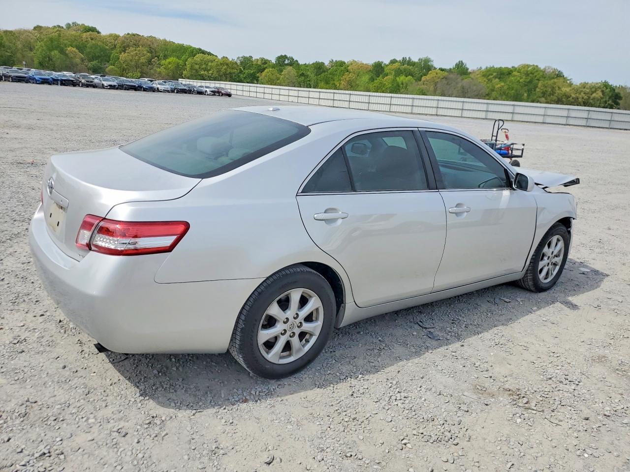 2011 TOYOTA CAMRY LE photo 7