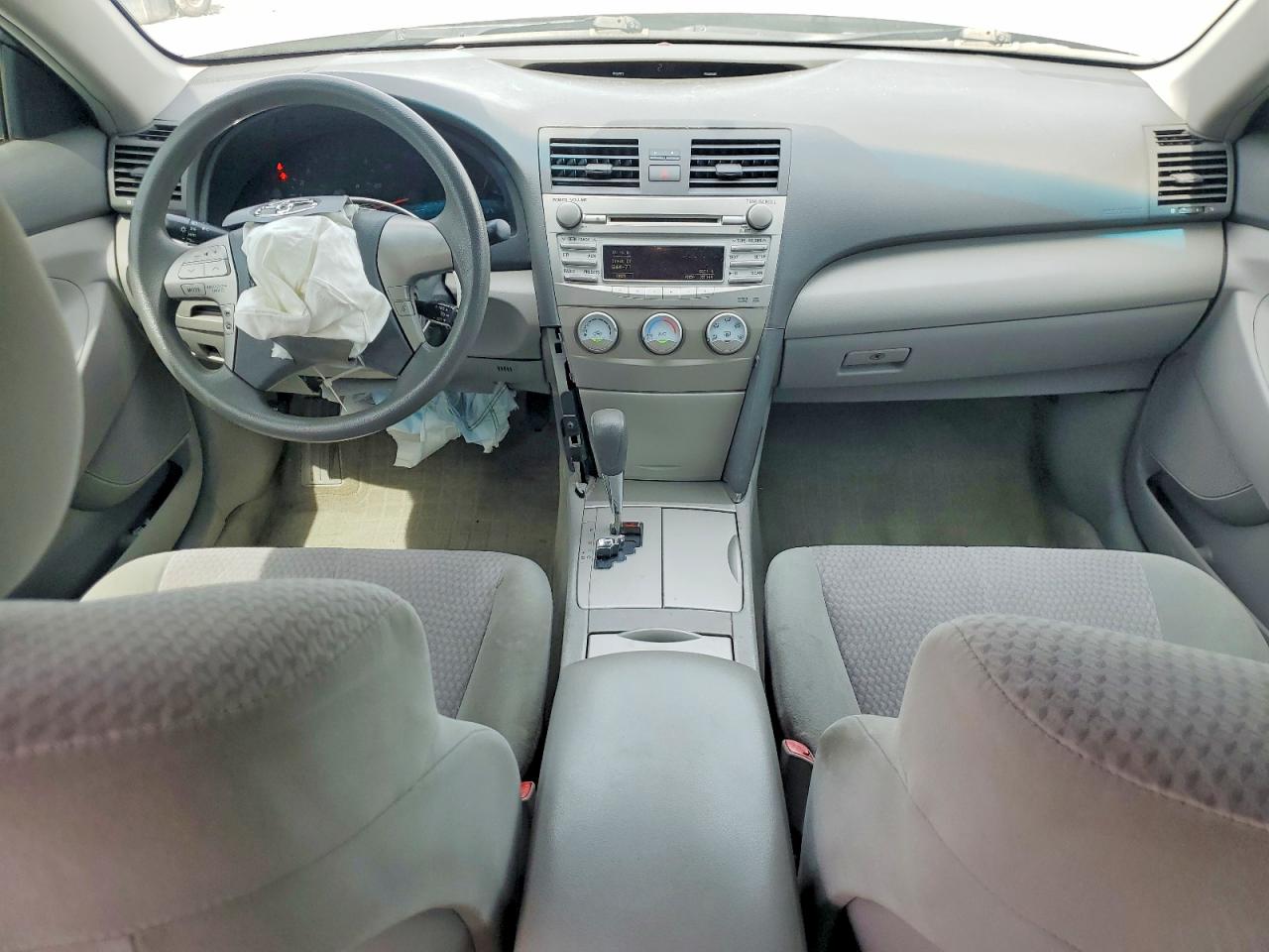 2011 TOYOTA CAMRY LE photo 22