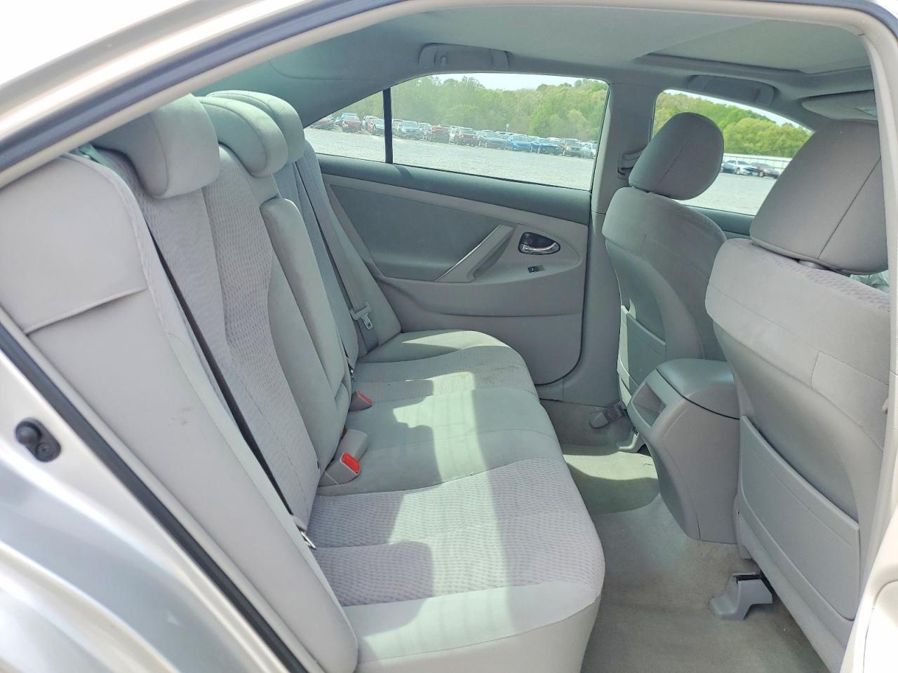 2011 TOYOTA CAMRY LE photo 28
