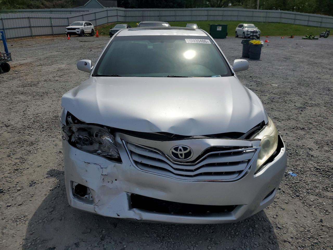 2011 TOYOTA CAMRY LE photo 13