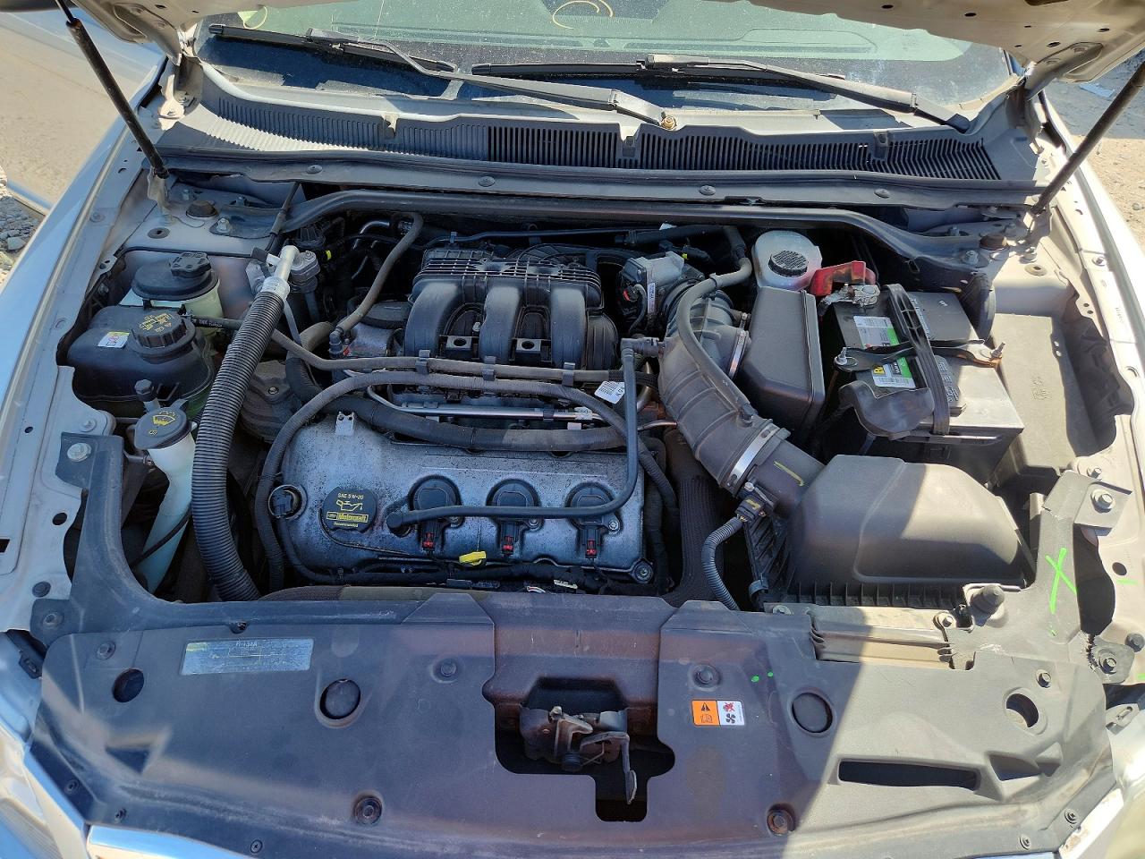 2010 FORD TAURUS SEL photo 31