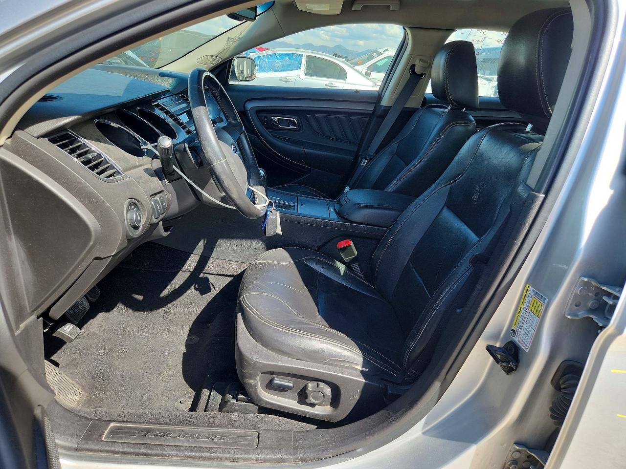2010 FORD TAURUS SEL photo 19