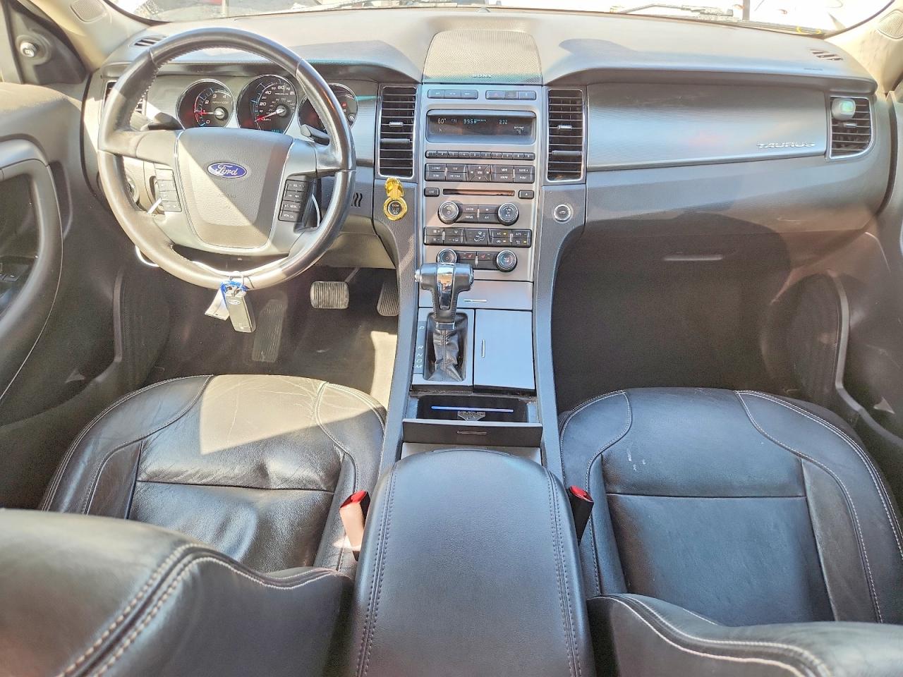2010 FORD TAURUS SEL photo 22