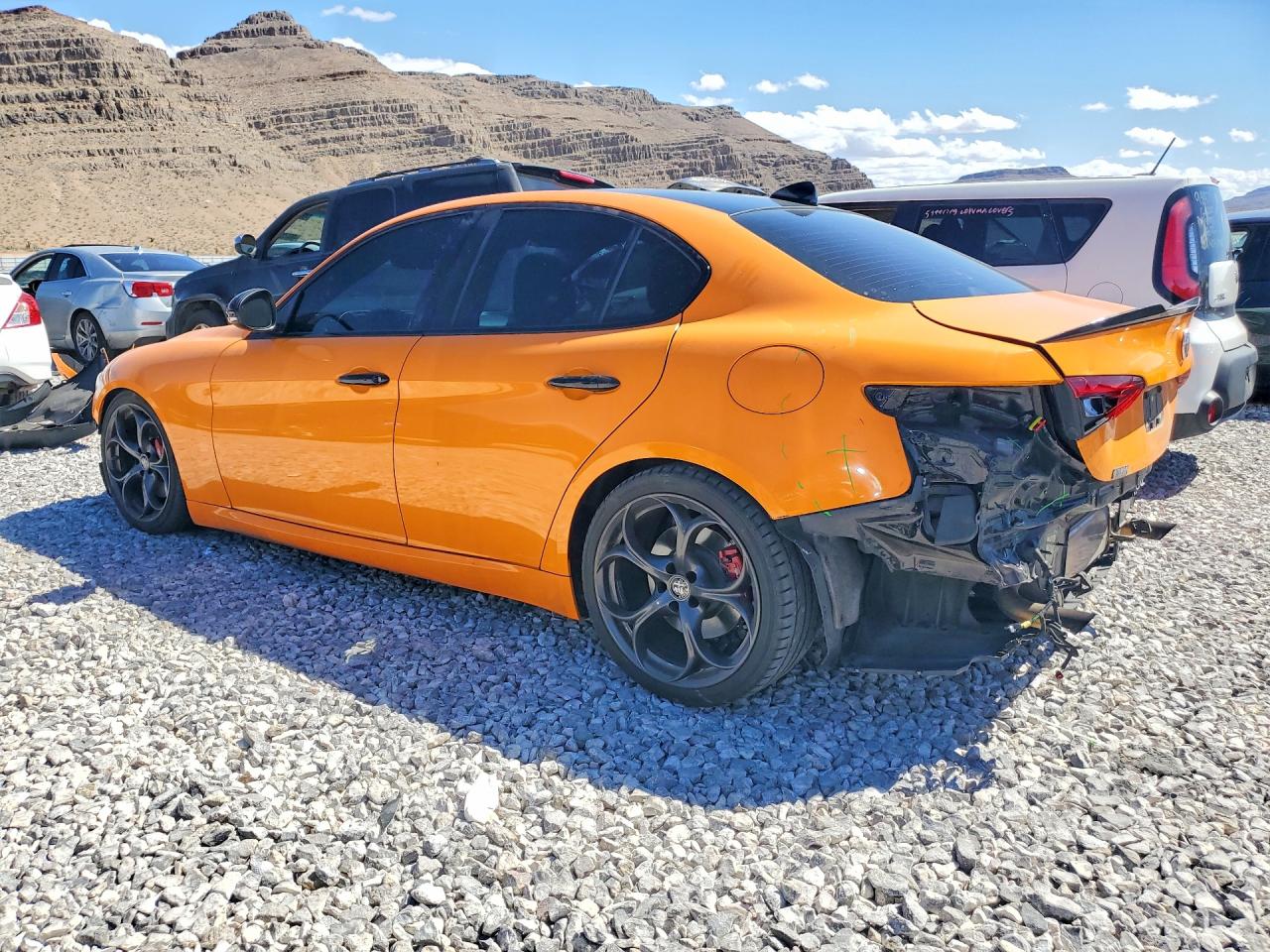 2019 ALFA ROMEO GIULIA TI photo 2