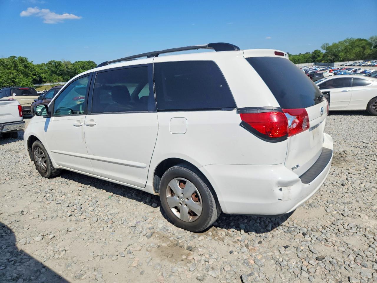 2009 TOYOTA SIENNA LE 8-PASSENGER photo 4