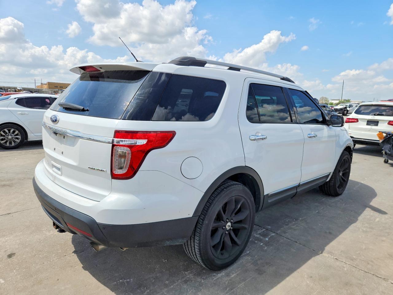 2015 FORD EXPLORER XLT photo 5