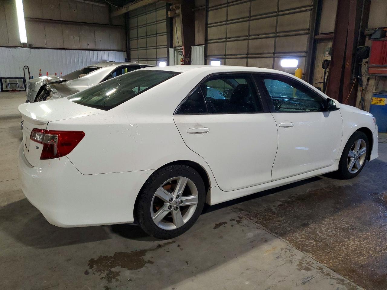 2014 TOYOTA CAMRY SE photo 5