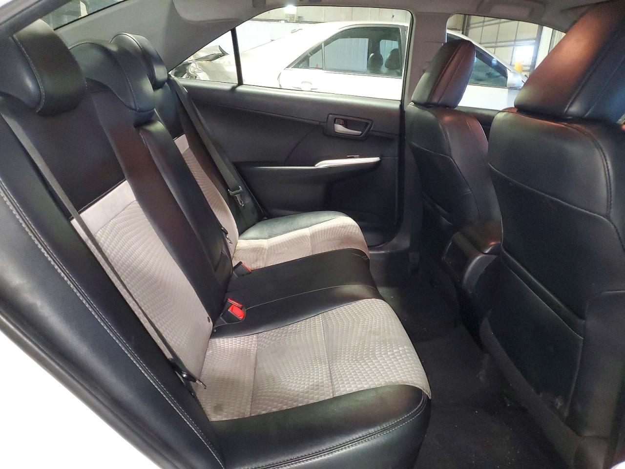 2014 TOYOTA CAMRY SE photo 19