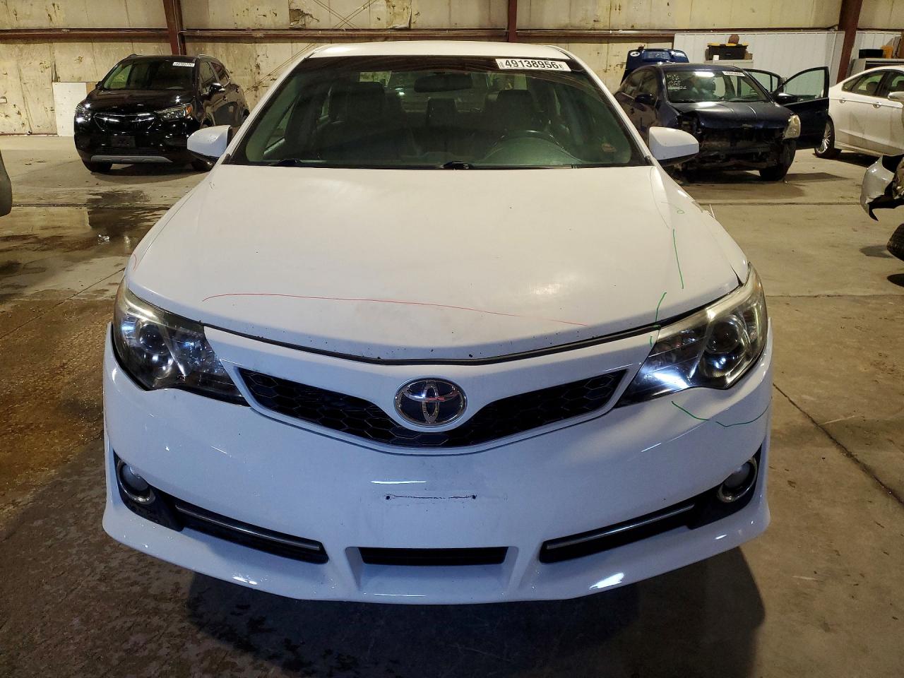 2014 TOYOTA CAMRY SE photo 9