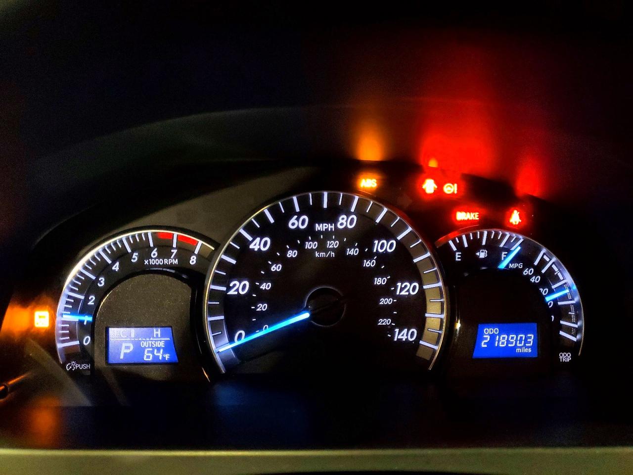 2014 TOYOTA CAMRY SE photo 17