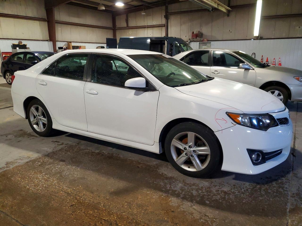 2014 TOYOTA CAMRY SE photo 7