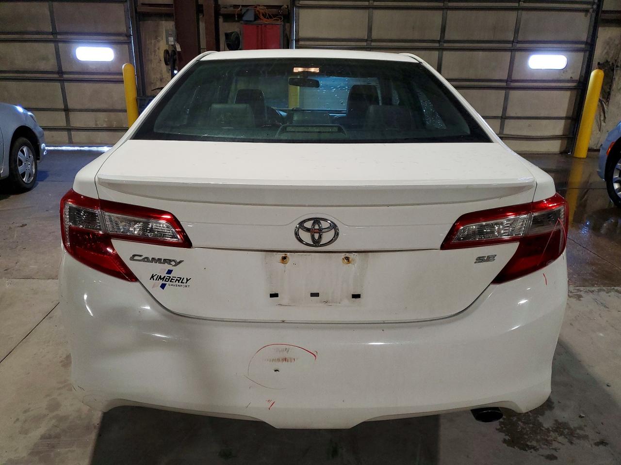 2014 TOYOTA CAMRY SE photo 11