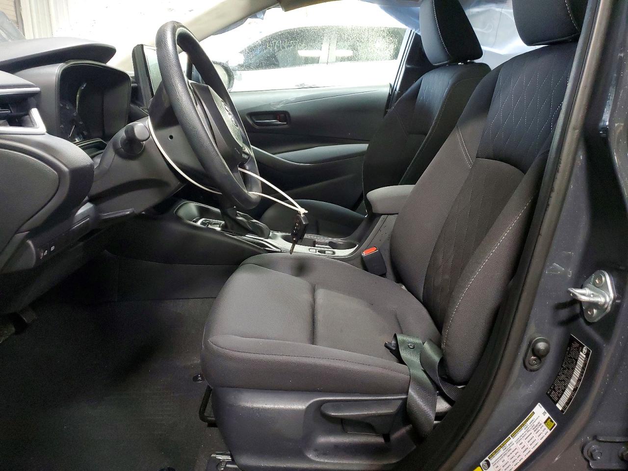2025 TOYOTA COROLLA LE photo 13