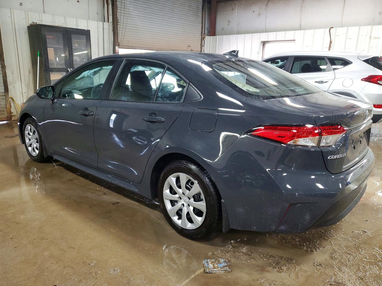 2025 TOYOTA COROLLA LE photo 3