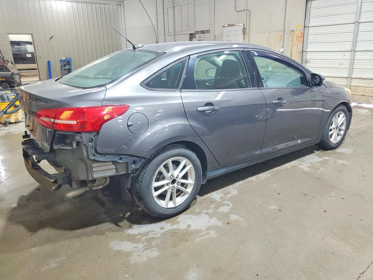 2015 FORD FOCUS SE photo 3