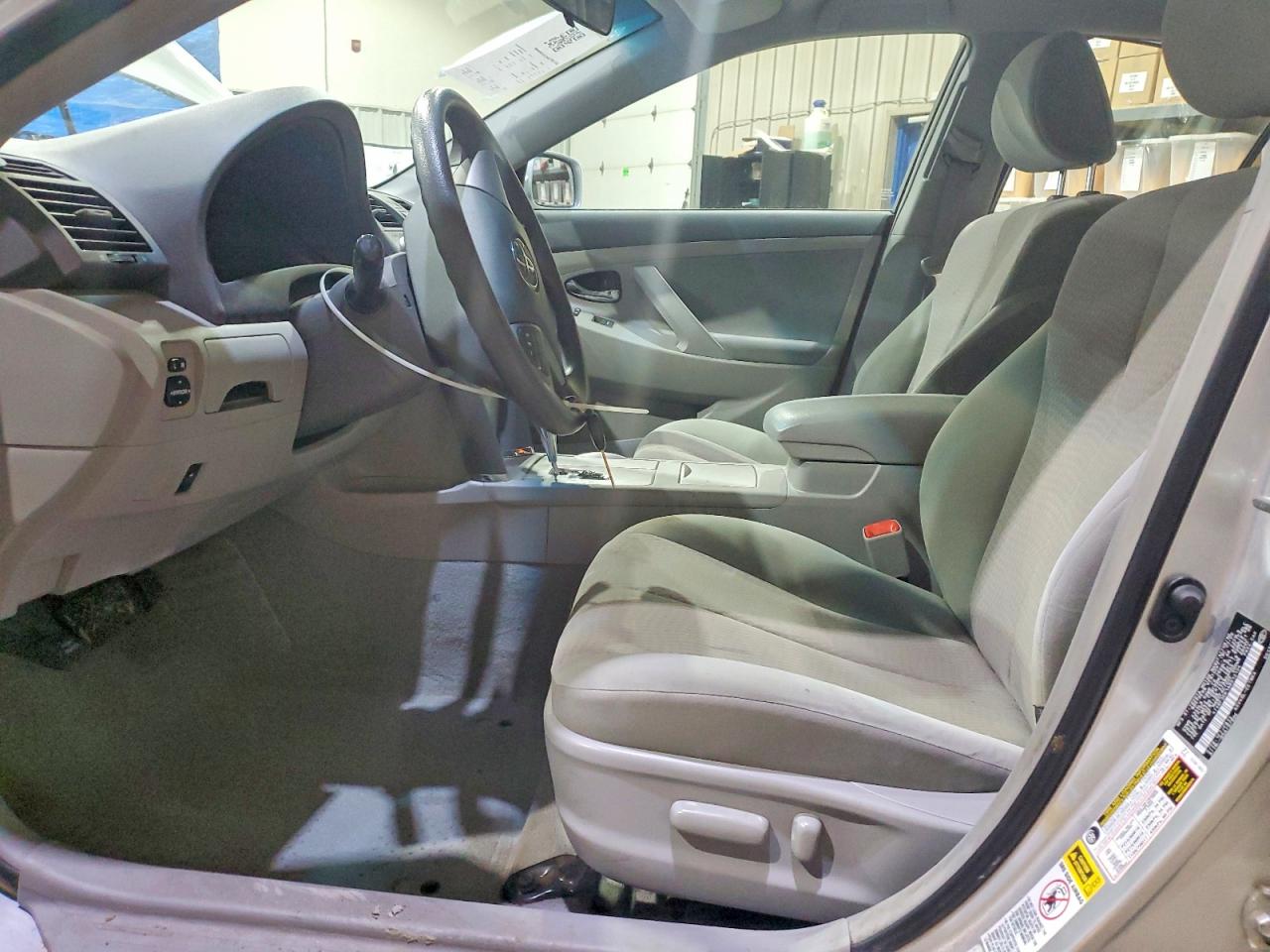 2010 TOYOTA CAMRY LE photo 7