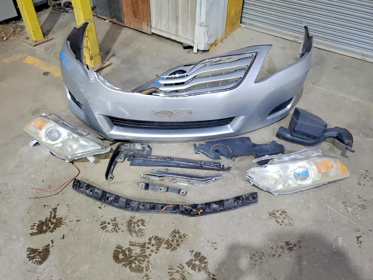 2010 TOYOTA CAMRY LE photo 12