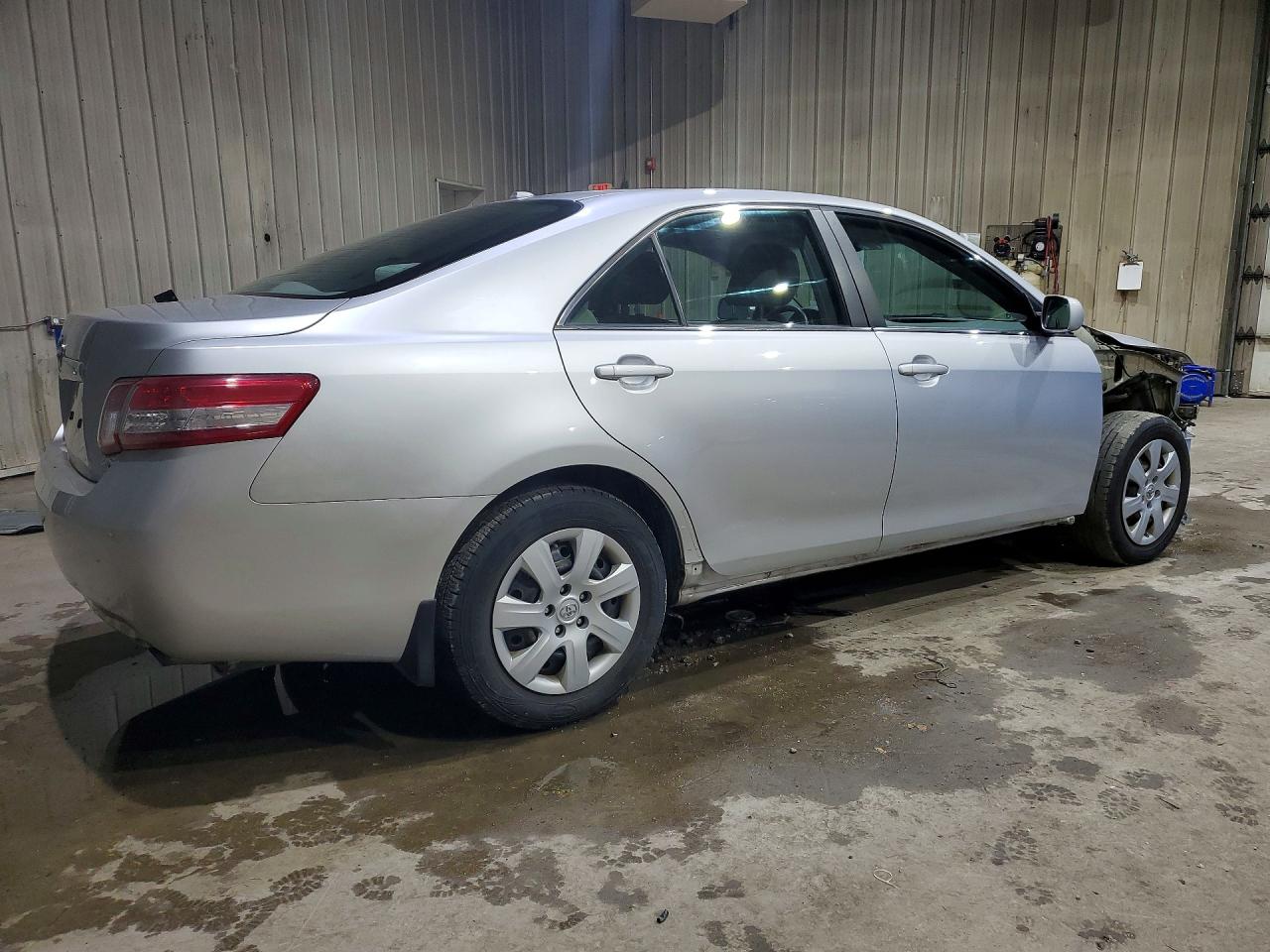 2010 TOYOTA CAMRY LE photo 3