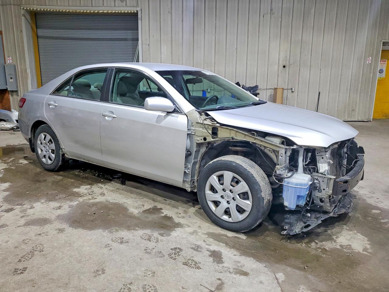 2010 TOYOTA CAMRY LE photo 4