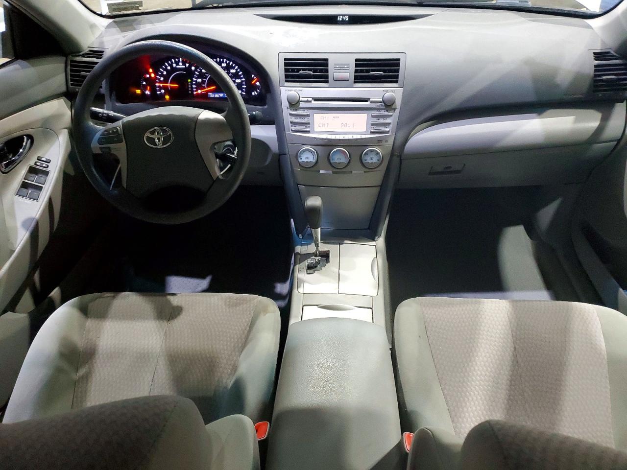 2010 TOYOTA CAMRY LE photo 8