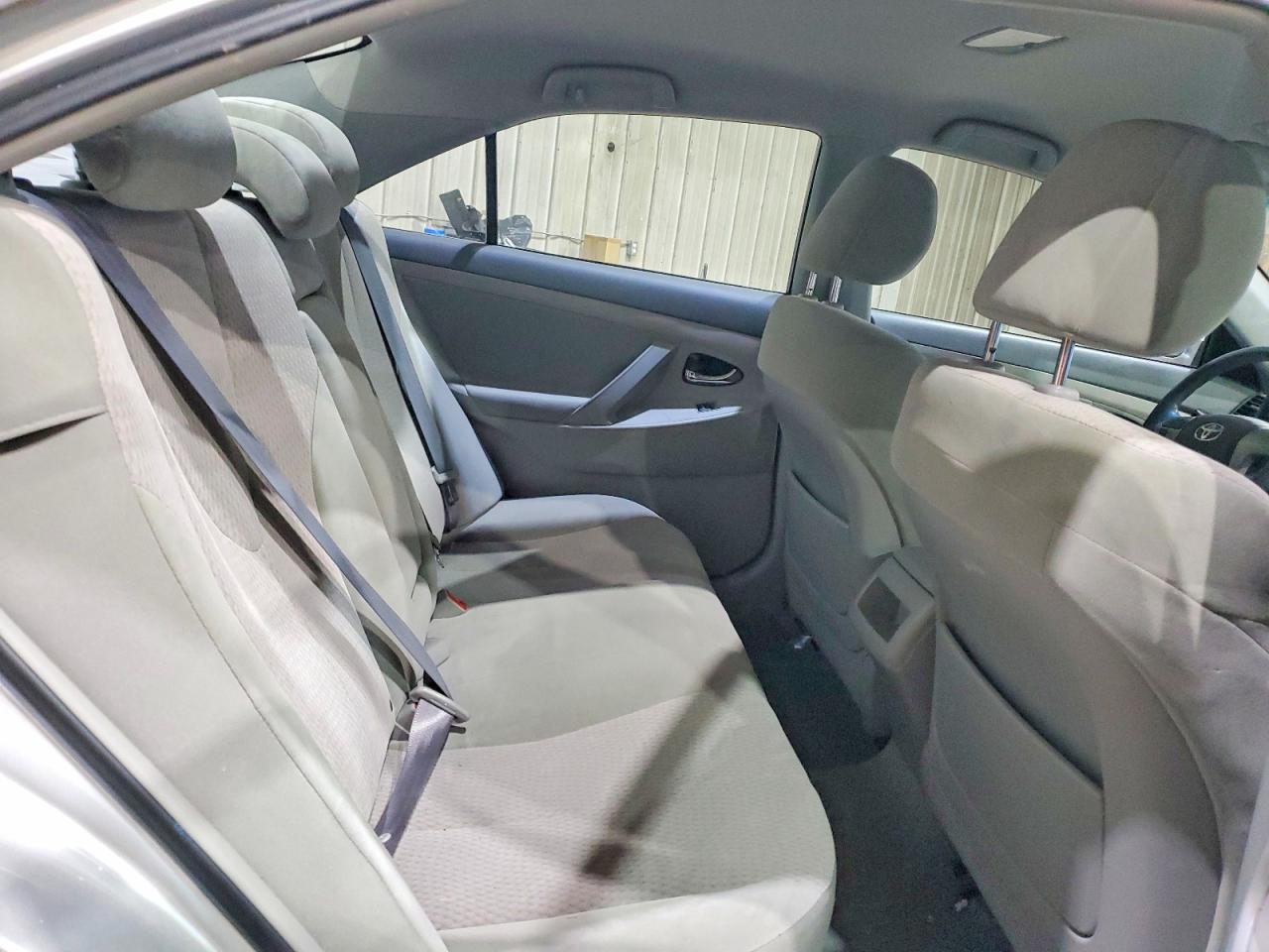 2010 TOYOTA CAMRY LE photo 10