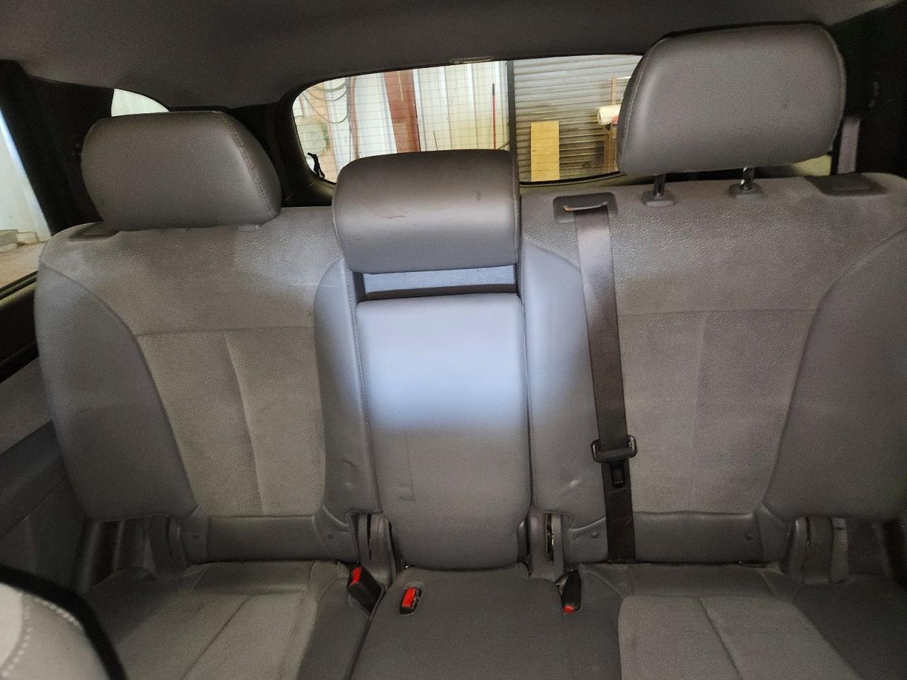 2011 HYUNDAI SANTA FE SE photo 19